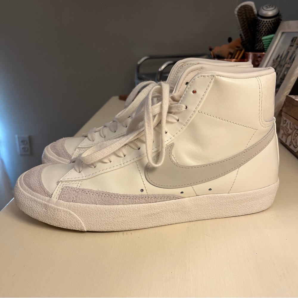 Women's Nike Blazer Mid '77 Casual High Top Vintage Style Sneakers